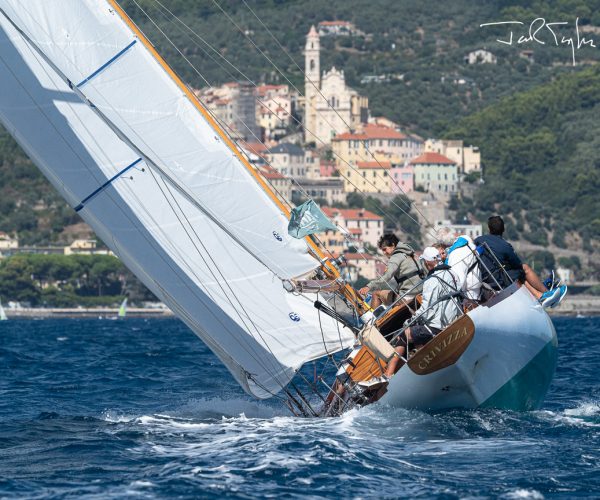 “Naviganti di Emozioni”: i ragazzi dell’ISAH in scena a Calata Anselmi per le Vele d’Epoca a Imperia