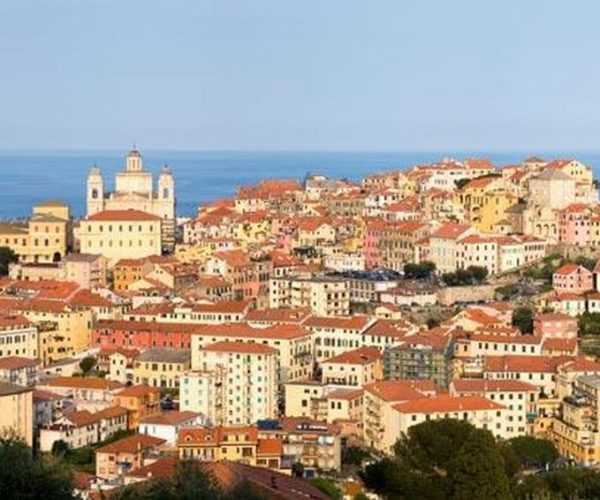 Musica e intrattenimento sul Lungomare Vespucci: dj Marco Ooki e Maxvoice animano la serata “Da Ribully”