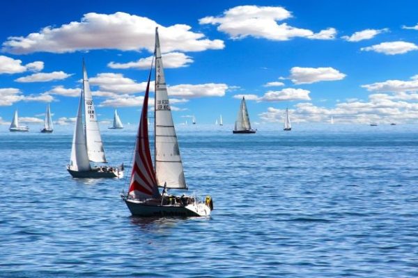 Spettacolo in mare a Sanremo: una Regata Internazionale accende le acque della Riviera