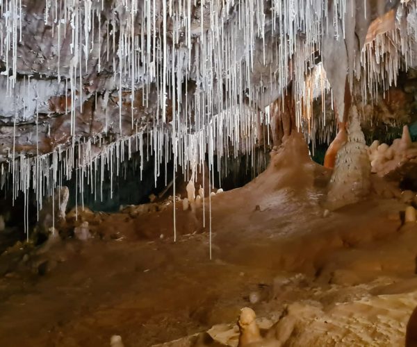Un viaggio nella storia a Borgio: il 19 appuntamento con la visita alla Caverna delle Arene Candide