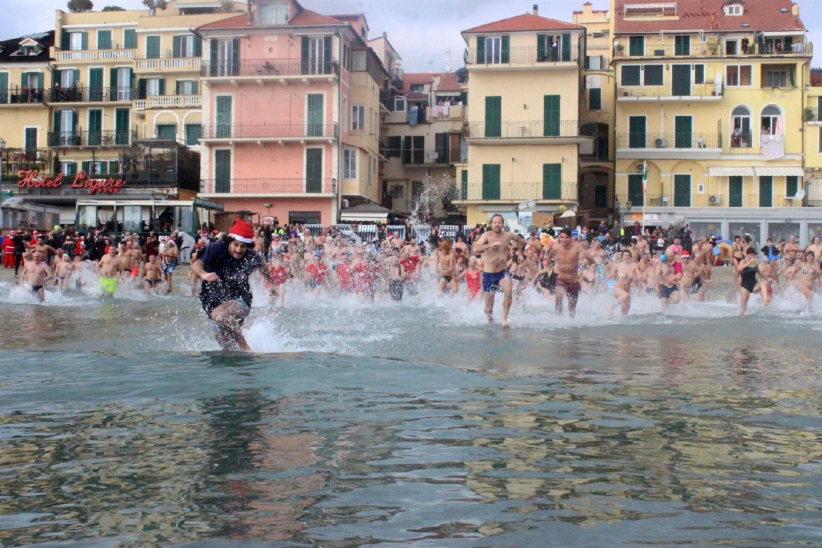 In arrivo il 26 dicembre il mitico Cimento Invernale di Alassio: il più storico in Liguria, quest’anno ancora più spettacolare