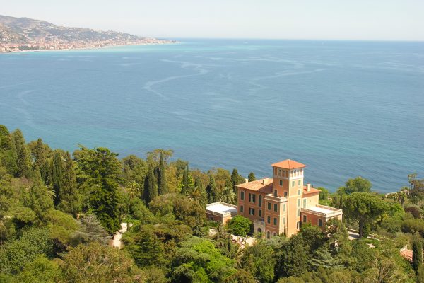 “Il Cielo dal Paradiso Terrestre” e visite guidate con aperitivo: il programma estivo ai Giardini Hanbury