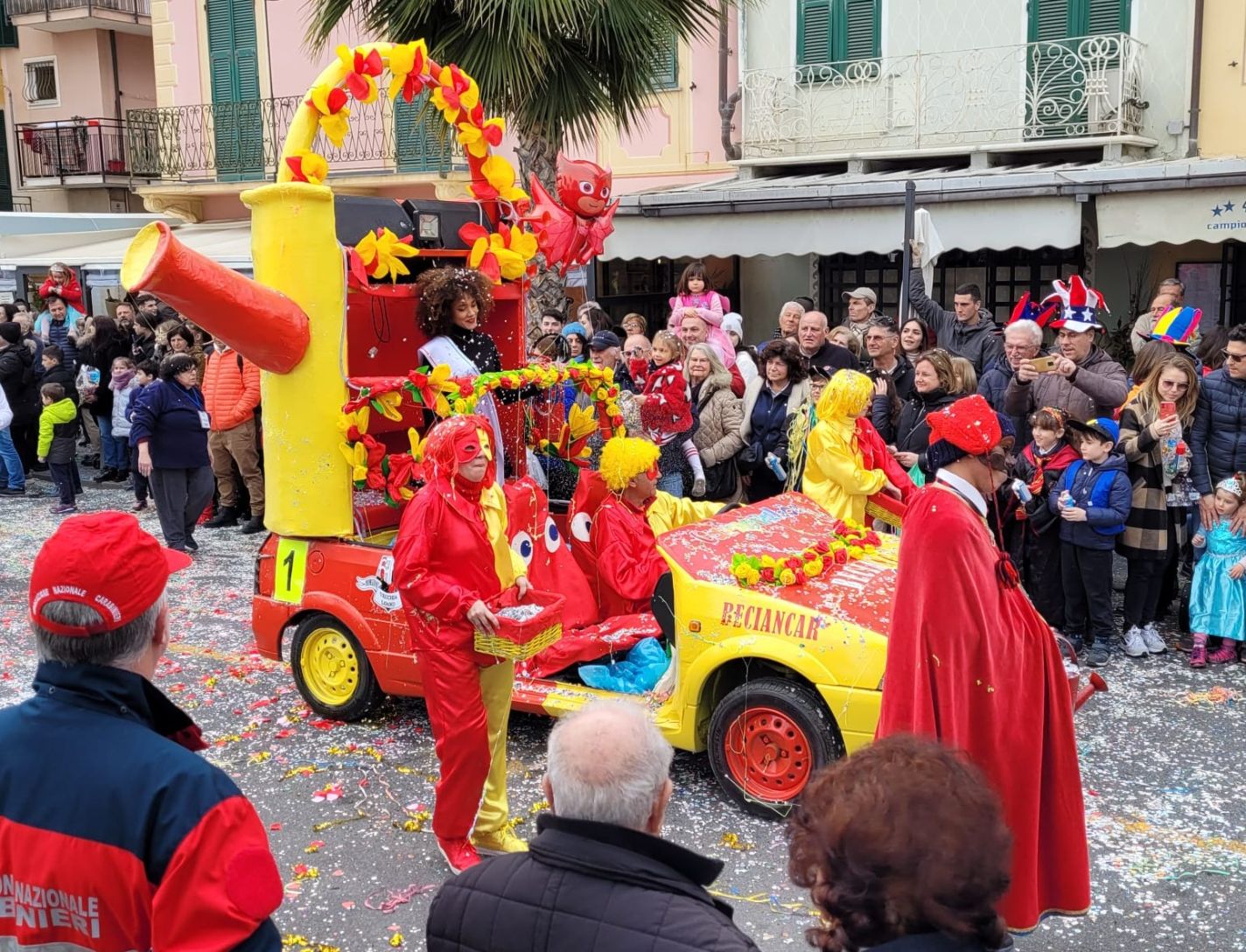 CarnevaLöa 2024: domenica 18 febbraio a Loano la prima sfilata di carri allegorici e il Palio dei Borghi