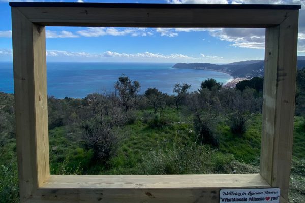 Il progetto di manutenzione dei sentieri di Alassio in stato avanzato di realizzazione, corredato da colonnine di riparazione e ricarica e selfie station