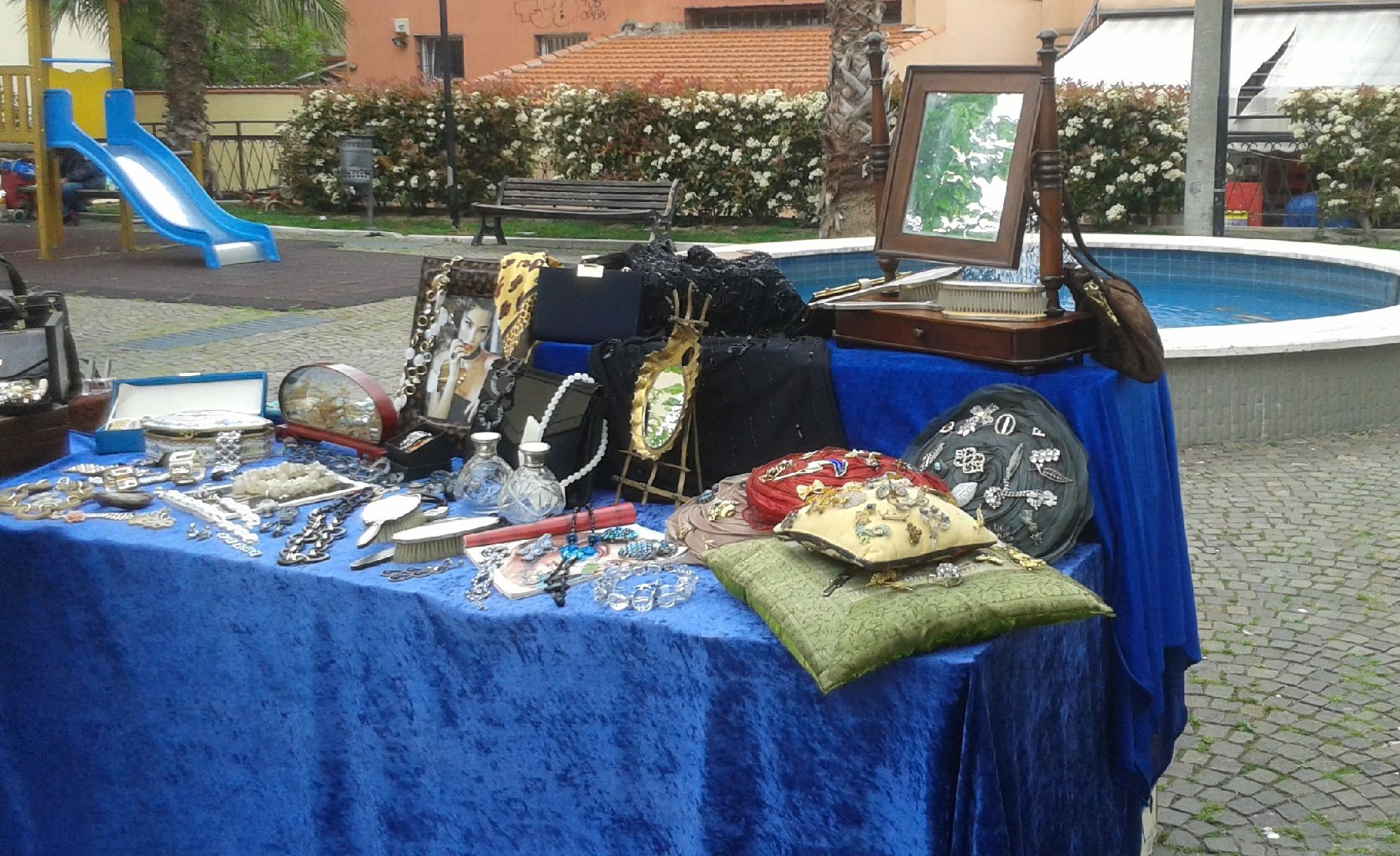 Sul lungomare di Loano torna la fiera del “Vintage, modernariato e dintorni”