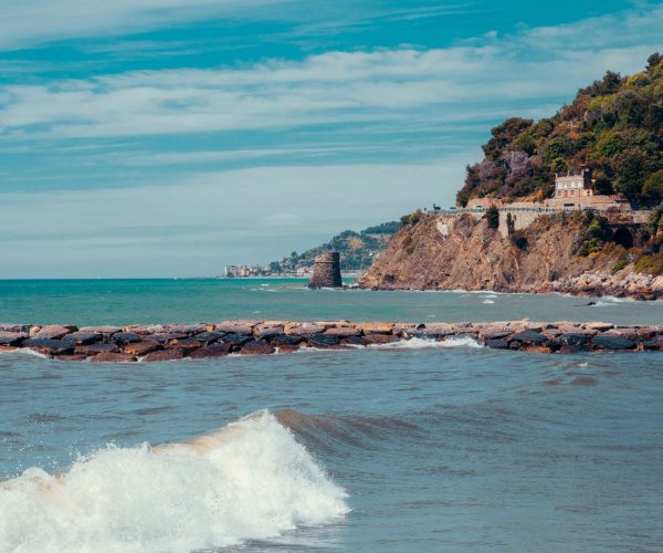 La notte di Imperia si accende al Koko Beach: gli appuntamenti del sabato sera in via Novaro