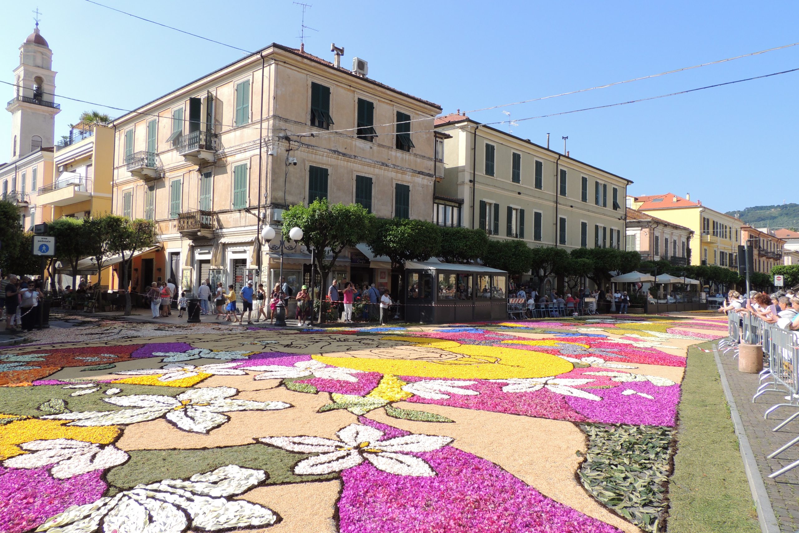 Domenica a Diano Marina c’è l’infiorata del Corpus Domini, una delle più belle del Ponente Ligure