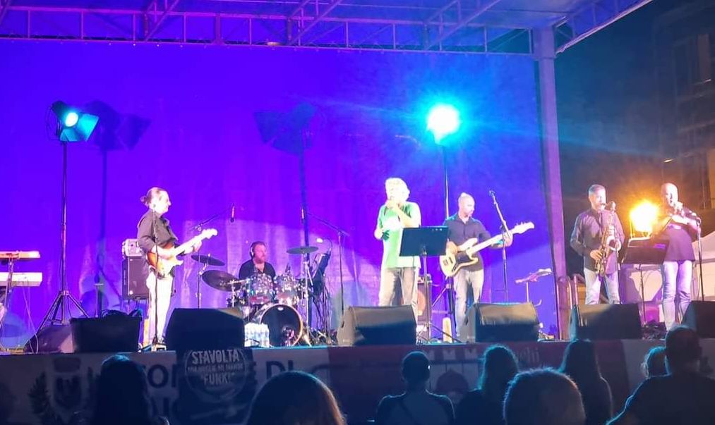 Laigueglia, “Stavolta mia moglie mi manda a Funk!” in concerto sulla terrazza Giuliano a Ferragosto