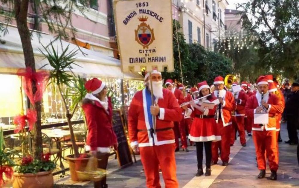 Domani, sabato 7 dicembre, Diano Marina accende le luminarie (anche a Sant’Anna) e dà il via agli eventi natalizi con la Banda cittadina