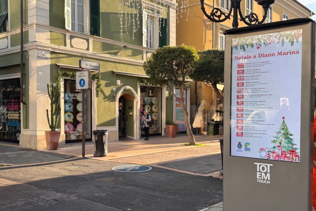 Diano Marina informa abitanti e turisti anche con due totem multimediali in piazza del Comune
