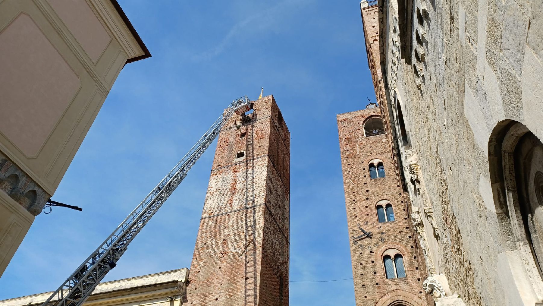 Martedì ad Albenga si festeggia la Giornata internazionale della bandiera col cambio sulla torre