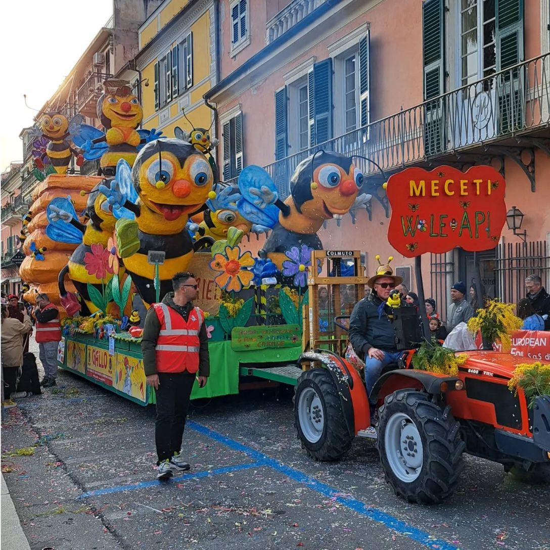 CarnevaLöa 2025 a Loano: il 23 febbraio sul lungomare la seconda sfilata dei carri allegorici e il Palio dei Comuni