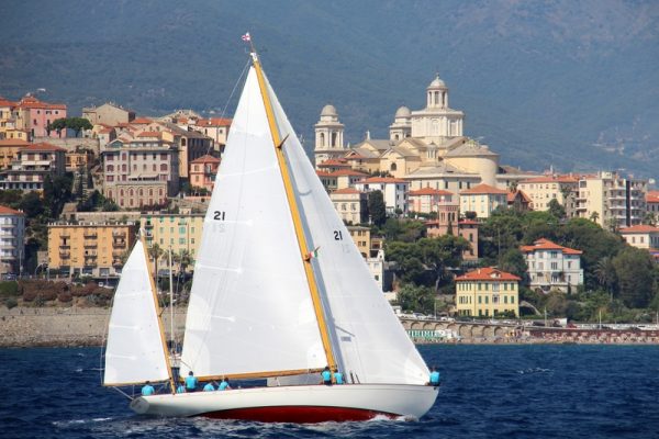 Magia nel Ponente: Imperia celebra le “regine del mare” con un’edizione da record delle Vele d’Epoca