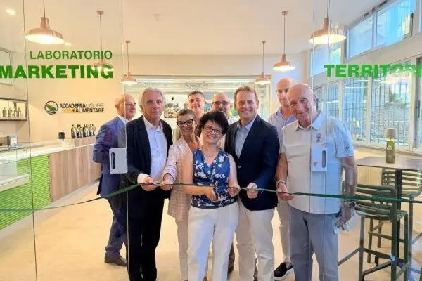 INAUGURATI LA NUOVA SEDE E I LABORATORI DELL’ITS AGROALIMENTARE DI IMPERIA. ASSESSORE SCAJOLA: “DA SETTEMBRE AL VIA I NUOVI CORSI FINANZIATI CON IL FONDO SOCIALE EUROPEO”