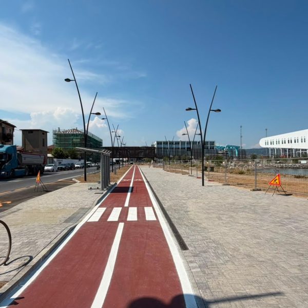Porto Vado, aperta la nuova passeggiata con pista ciclabile