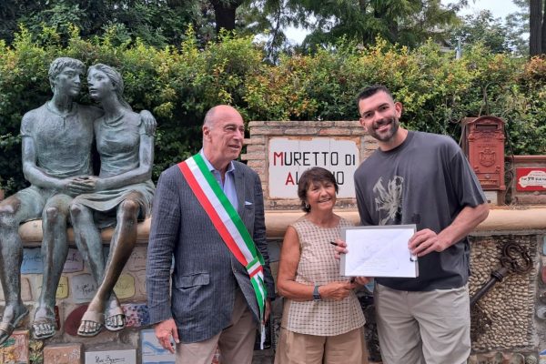 La firma di Giampaolo Ricci presto sul Muretto di Alassio: un omaggio al campione di basket dell’Olimpia Milano e della Nazionale italiana