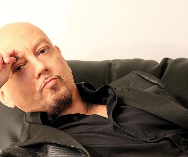 La grande musica lunedì 13 ad Alassio: una serata tra aneddoti e successi per celebrare la carriera di Enrico Ruggeri