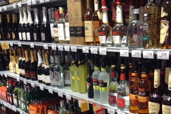 Estate sicura ad Alassio: prima applicazione dell’ordinanza sulla vendita di alcolici nel fine settimana
