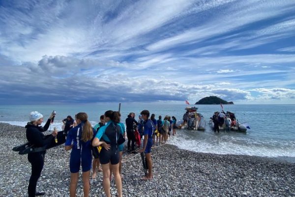 Educazione ambientale e tuffi in apnea: l’Isola Gallinara accoglie i giovani studenti di Albenga