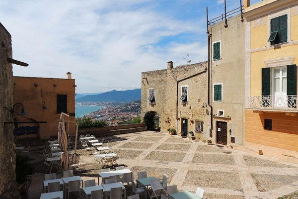 Estate a Borgio Verezzi: un mese di luglio tra grande teatro, musica, street food e natura. Il programma completo