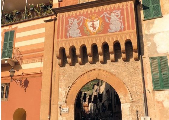 “Aspettando La Notte dei Tarocchi”: a Finalborgo presentazione del libro di Rossella Manzo e divinazione