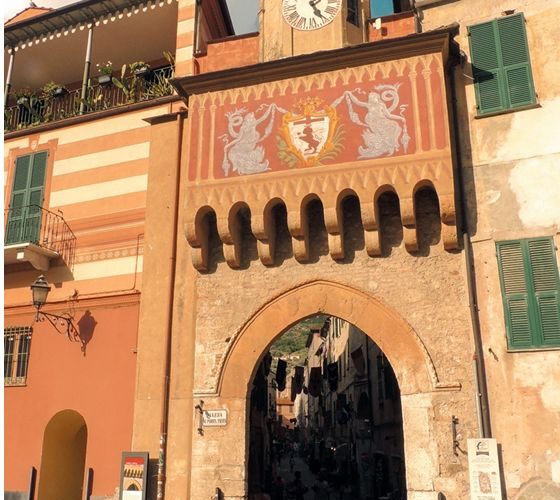 “Aspettando La Notte dei Tarocchi”: a Finalborgo presentazione del libro di Rossella Manzo e divinazione
