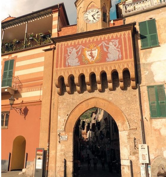 "Una famiglia come si deve": a Finalborgo la commedia teatrale presentata da "I Belli...che andêti"