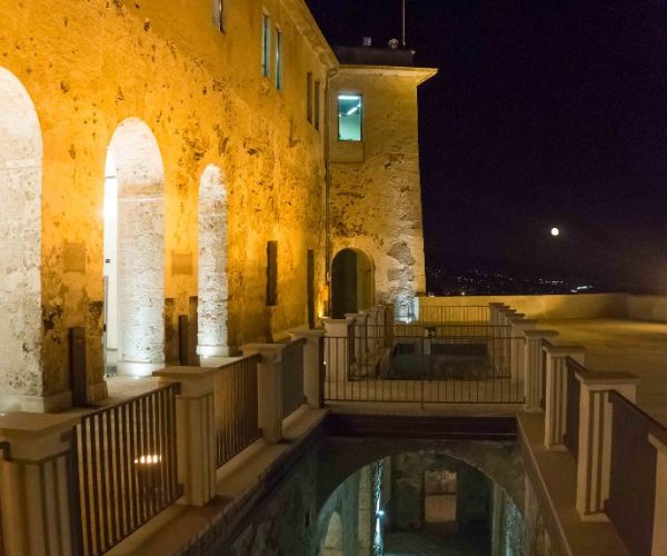 Al Mar di Ventimiglia A luglio e agosto, aperture serali, mostre, conferenze, visite guidate a tema, laboratori didattici ed escursioni