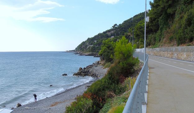 Andora a misura di bicicletta: aperto il nuovo tratto ciclabile dal Belvedere al Parco delle Farfalle