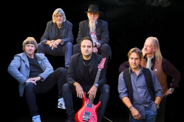 Musica e cabaret ad Alassio: dai Delirium IPG in Piazza Partigiani agli show con Nick The Nightfly e Antonio Ornan