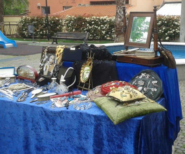 Torna a Loano il Mercatino di Antichità e Collezionismo: domenica 9 agosto un tuffo nel passato