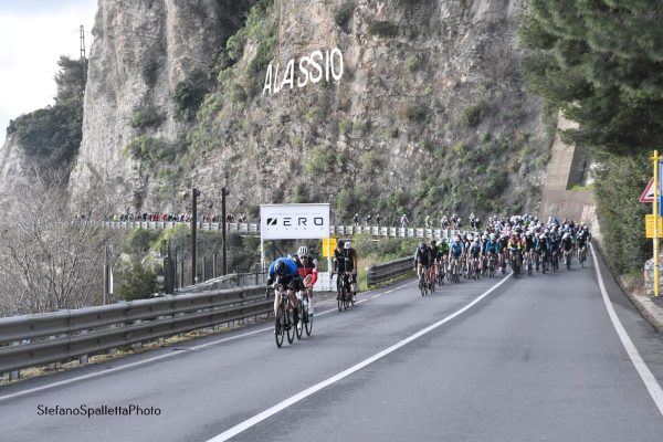 Mare, salite e panorami mozzafiato: ad Alassio un weekend a due ruote con la Granfondo Internazionale
