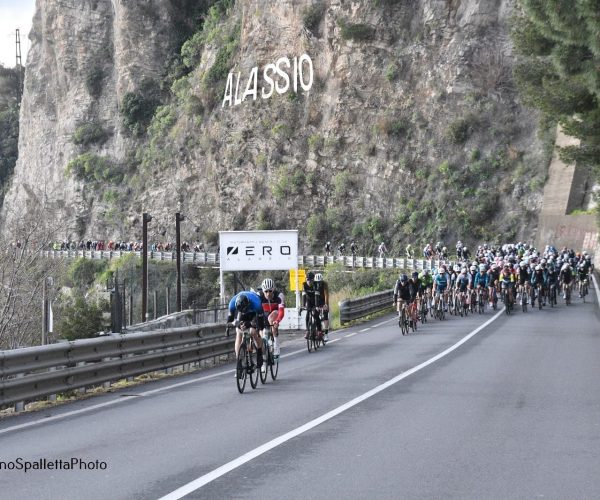 Mare, salite e panorami mozzafiato: ad Alassio un weekend a due ruote con la Granfondo Internazionale