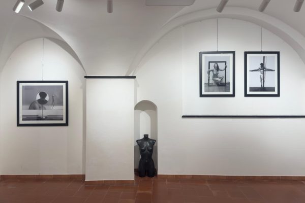 Memory of the Future”: l’arte fotografica di Davide Barzaghi invade i luoghi simbolo di Alassio