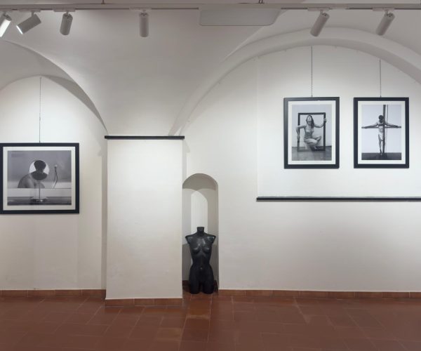 Memory of the Future”: l’arte fotografica di Davide Barzaghi invade i luoghi simbolo di Alassio