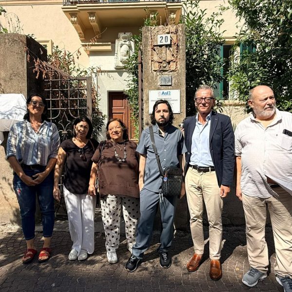 Il sacrificio di un padre: ad Albenga una targa ricorda Mauro Feola alla "Casa dei Papà"