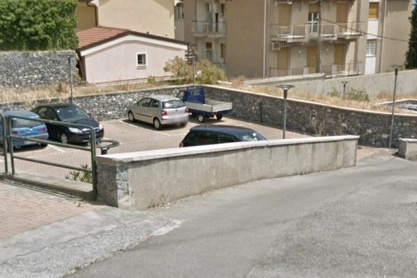 Alassio e il problema posteggi: il Comune vende tre lotti in via Maiolo